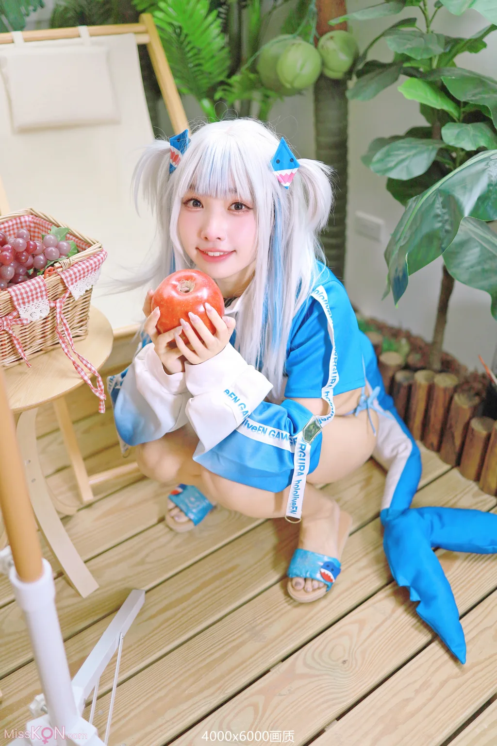 Coser@慕慕Momo: 鲨鱼制服 Gura (57 photos + 1 video)