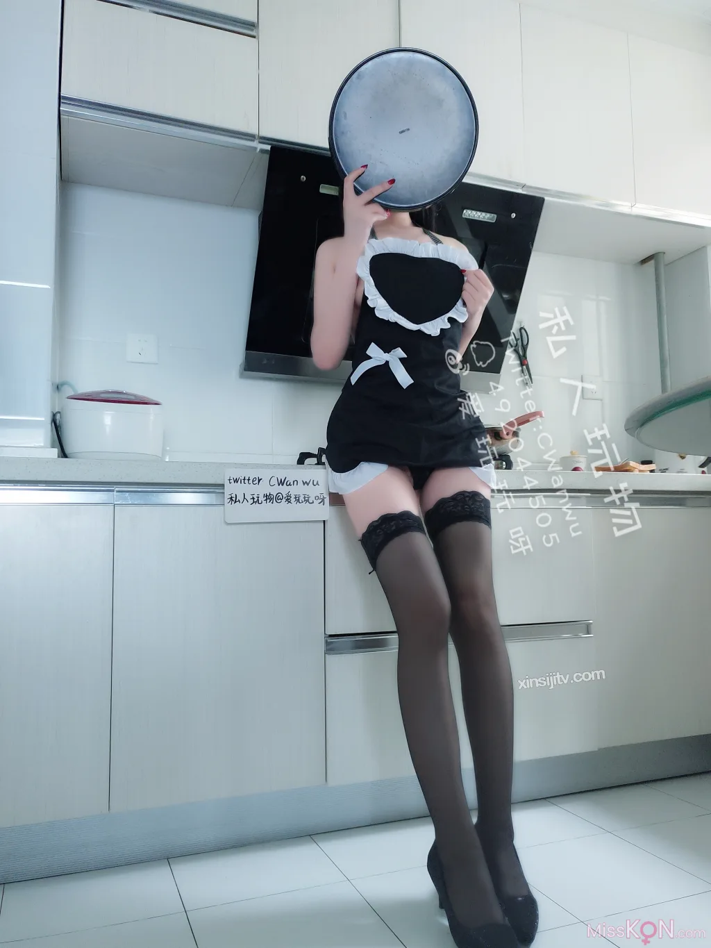 Coser@私人玩物: 性感女仆厨娘 (38 photos + 2 videos)