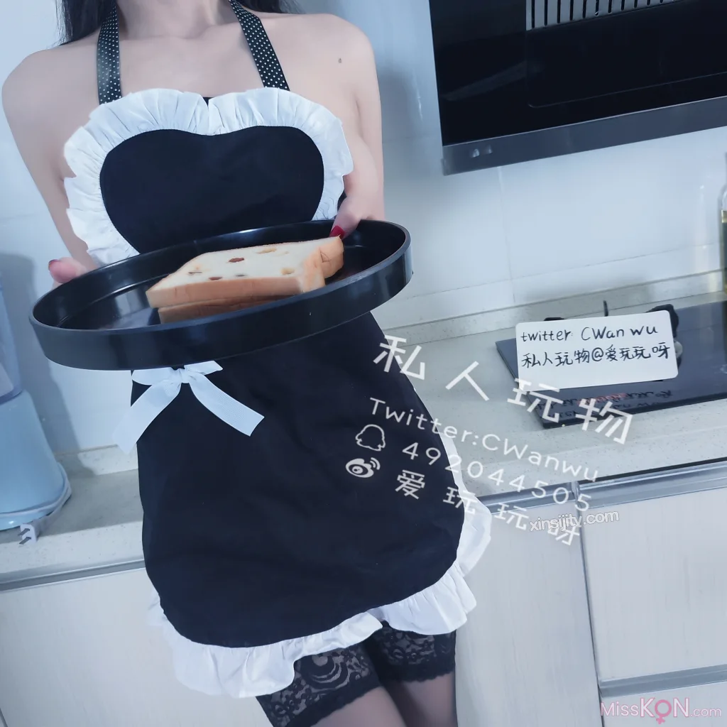 Coser@私人玩物: 性感女仆厨娘 (38 photos + 2 videos)