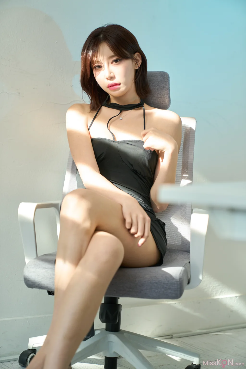 Ju Hee: Sneaking in The Office (70 photos) – Page 2