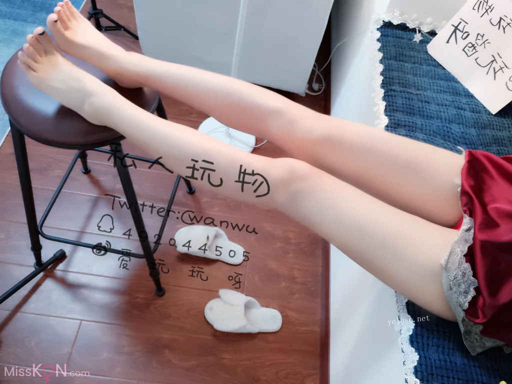 Coser@私人玩物: 性感酒红情趣吊带露胸睡裙 (32 photos + 2 videos)