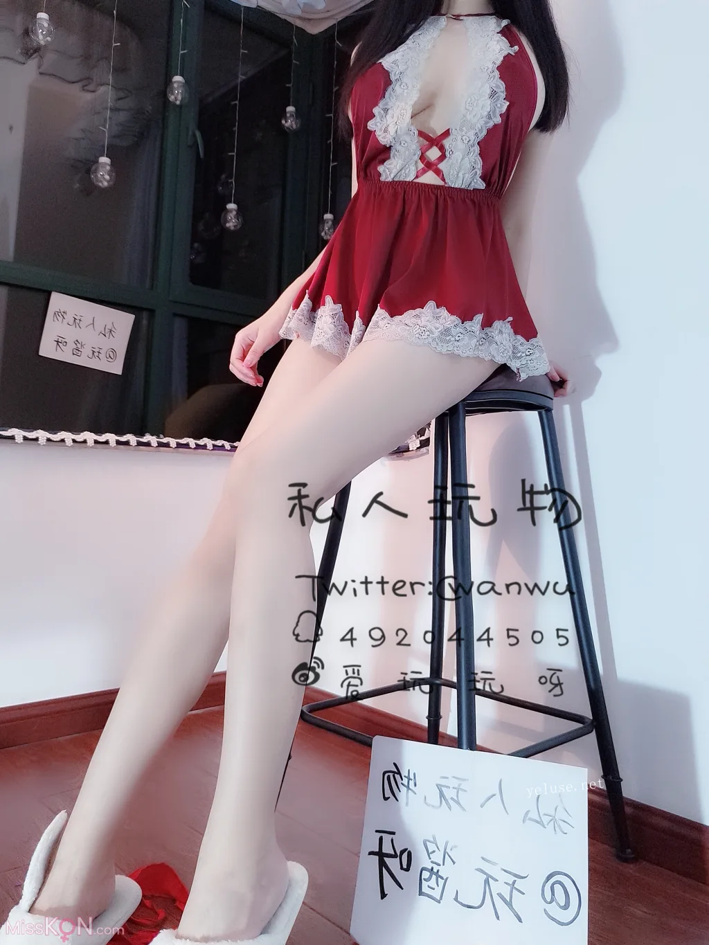 Coser@私人玩物: 性感酒红情趣吊带露胸睡裙 (32 photos + 2 videos) – Page 2
