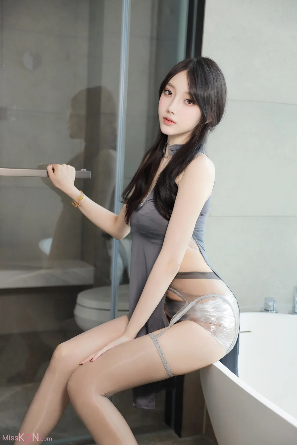 [XR Uncensored] 玥儿玥er: R18 秀人网模特 保鲜膜内衣 (84 photos + 4 videos)