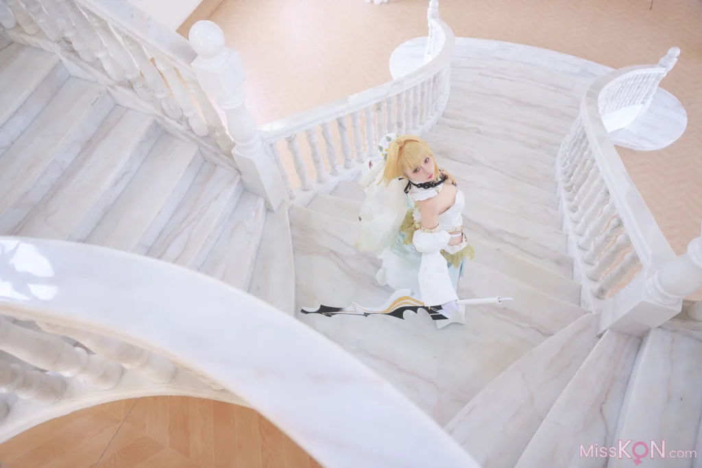 Coser@G44不会受伤: 尼禄花嫁 (43 photos)