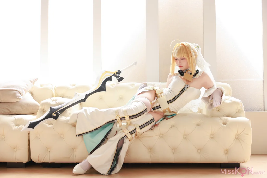 Coser@G44不会受伤: 尼禄花嫁 (43 photos)