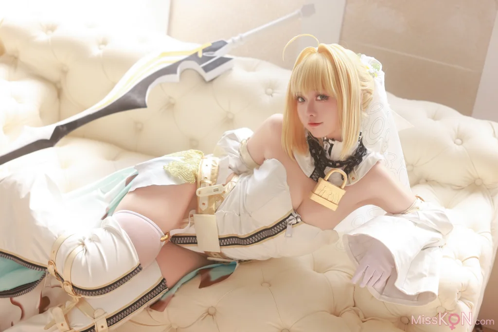 Coser@G44不会受伤: 尼禄花嫁 (43 photos)