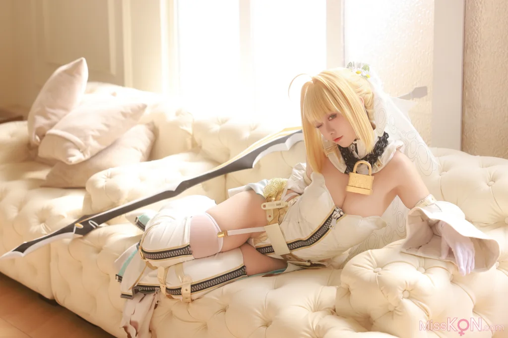 Coser@G44不会受伤: 尼禄花嫁 (43 photos)