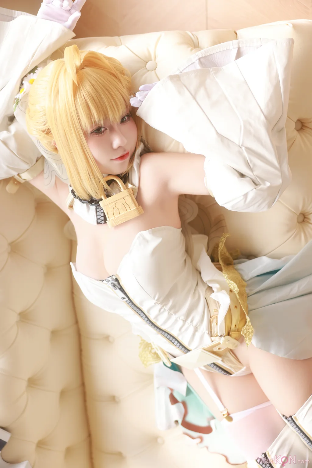 Coser@G44不会受伤: 尼禄花嫁 (43 photos)