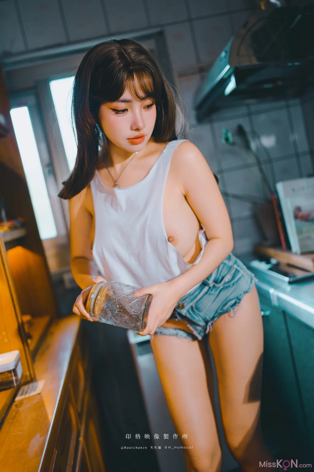 Coser@慕慕Momo: 新婚後不斷誘惑我的妻子 (57 photos)