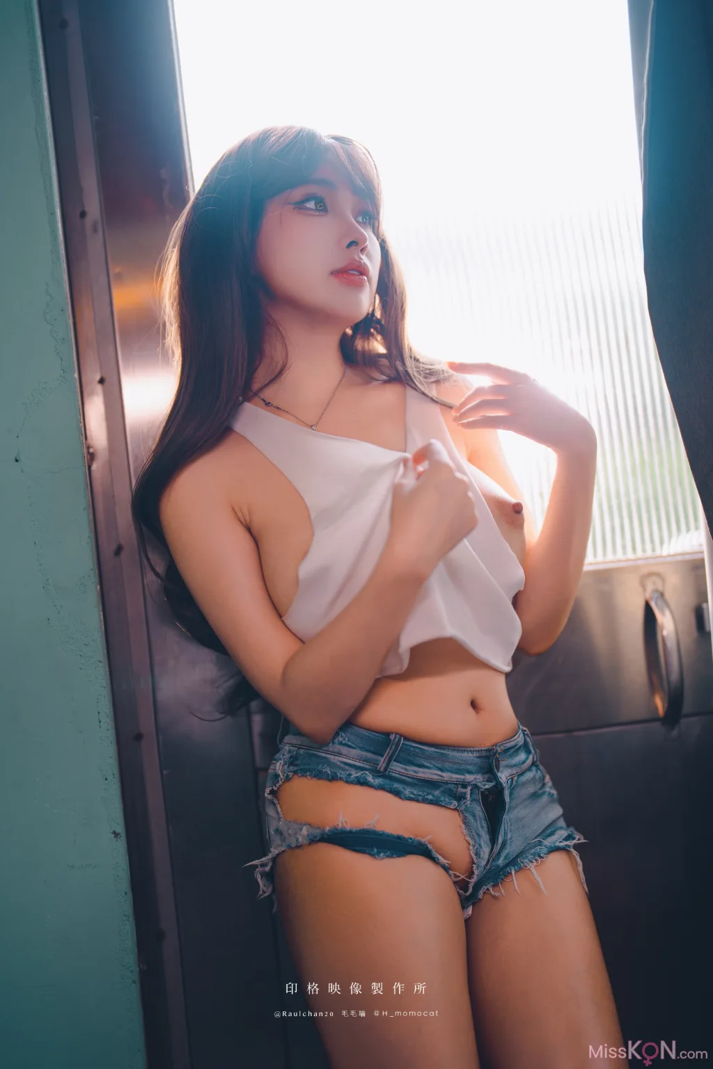 Coser@慕慕Momo: 新婚後不斷誘惑我的妻子 (57 photos)