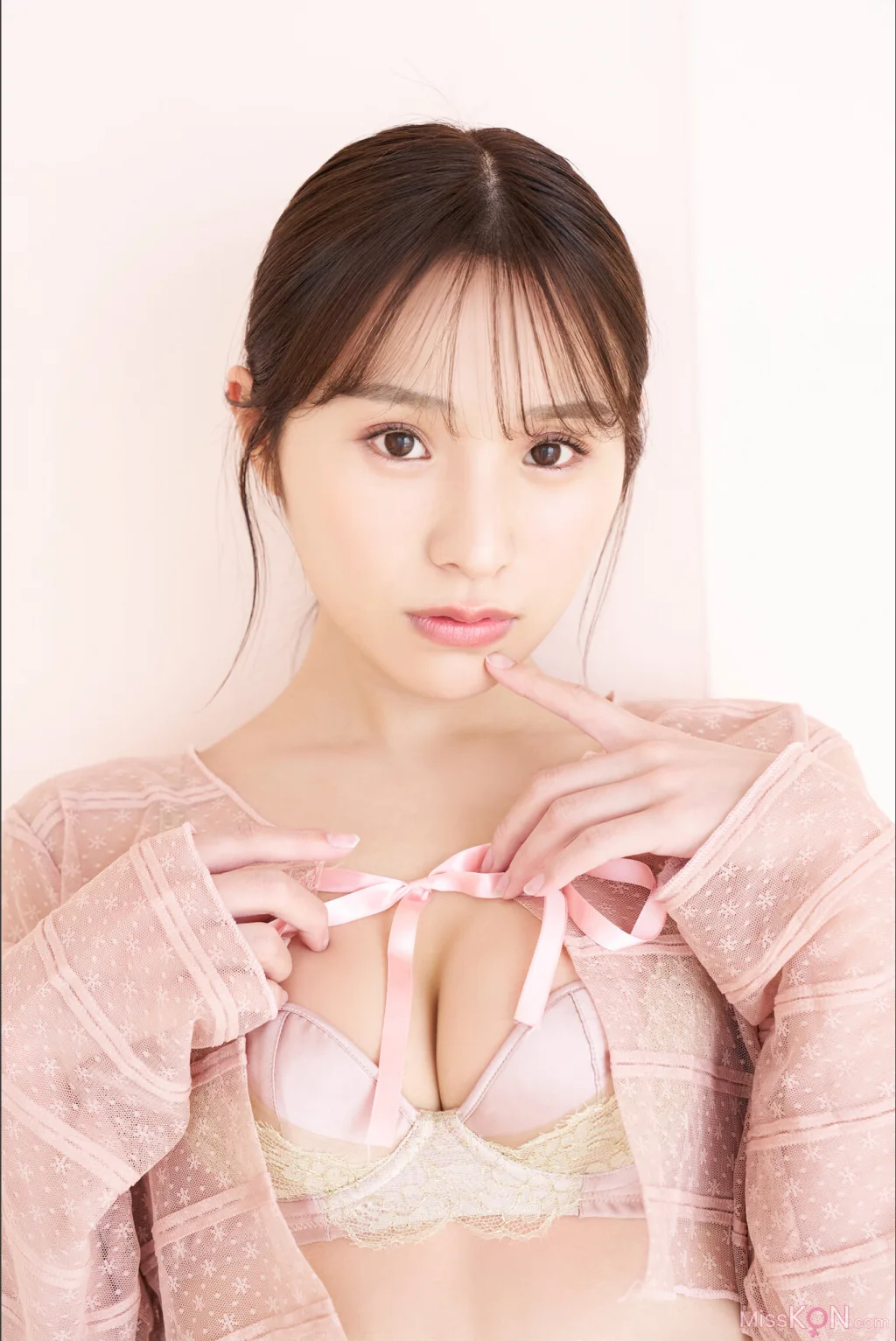 [JP] Ayaka Hidaritomo (左伴彩佳): Ｌｅｆｔ　ｖｏｌ．１　ＦＲＩＤＡＹデジタル写真集 (36 photos)