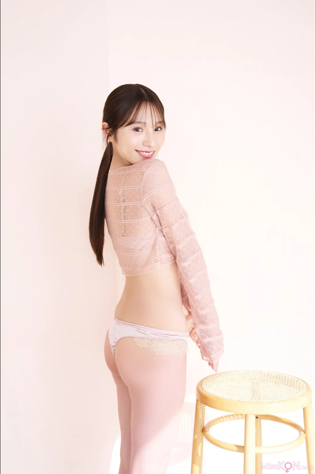 [JP] Ayaka Hidaritomo (左伴彩佳): Ｌｅｆｔ　ｖｏｌ．１　ＦＲＩＤＡＹデジタル写真集 (36 photos)