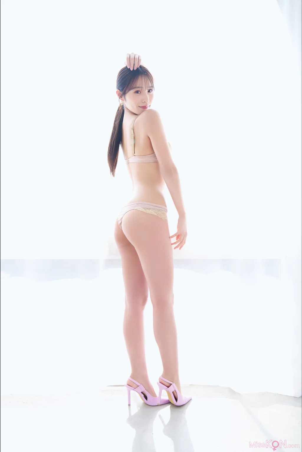 [JP] Ayaka Hidaritomo (左伴彩佳): Ｌｅｆｔ　ｖｏｌ．１　ＦＲＩＤＡＹデジタル写真集 (36 photos)