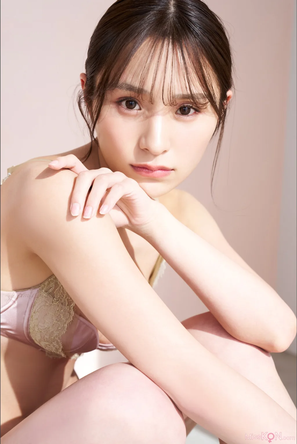 [JP] Ayaka Hidaritomo (左伴彩佳): Ｌｅｆｔ　ｖｏｌ．１　ＦＲＩＤＡＹデジタル写真集 (36 photos)