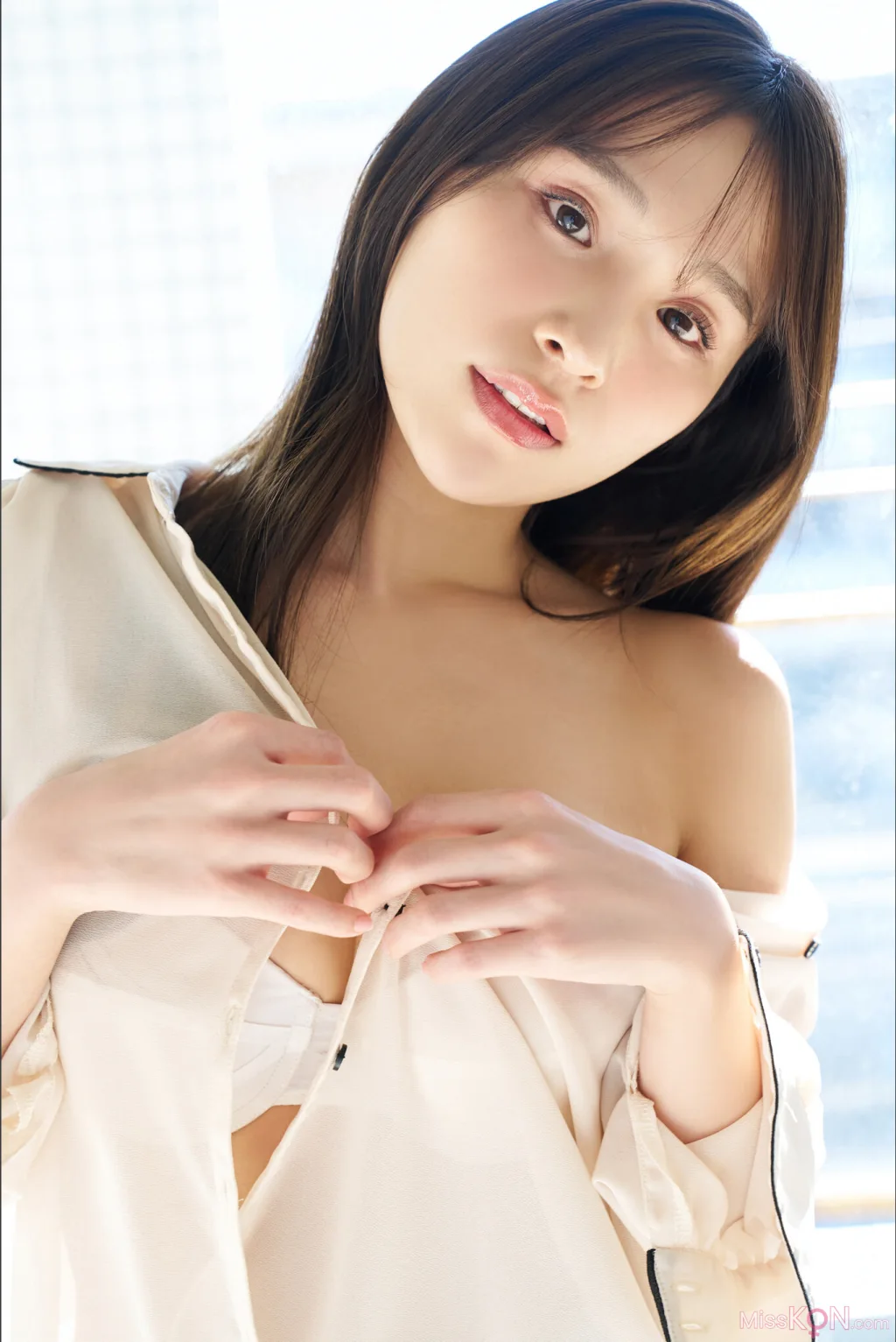 [JP] Ayaka Hidaritomo (左伴彩佳): Ｌｅｆｔ　ｖｏｌ．１　ＦＲＩＤＡＹデジタル写真集 (36 photos) – Page 2