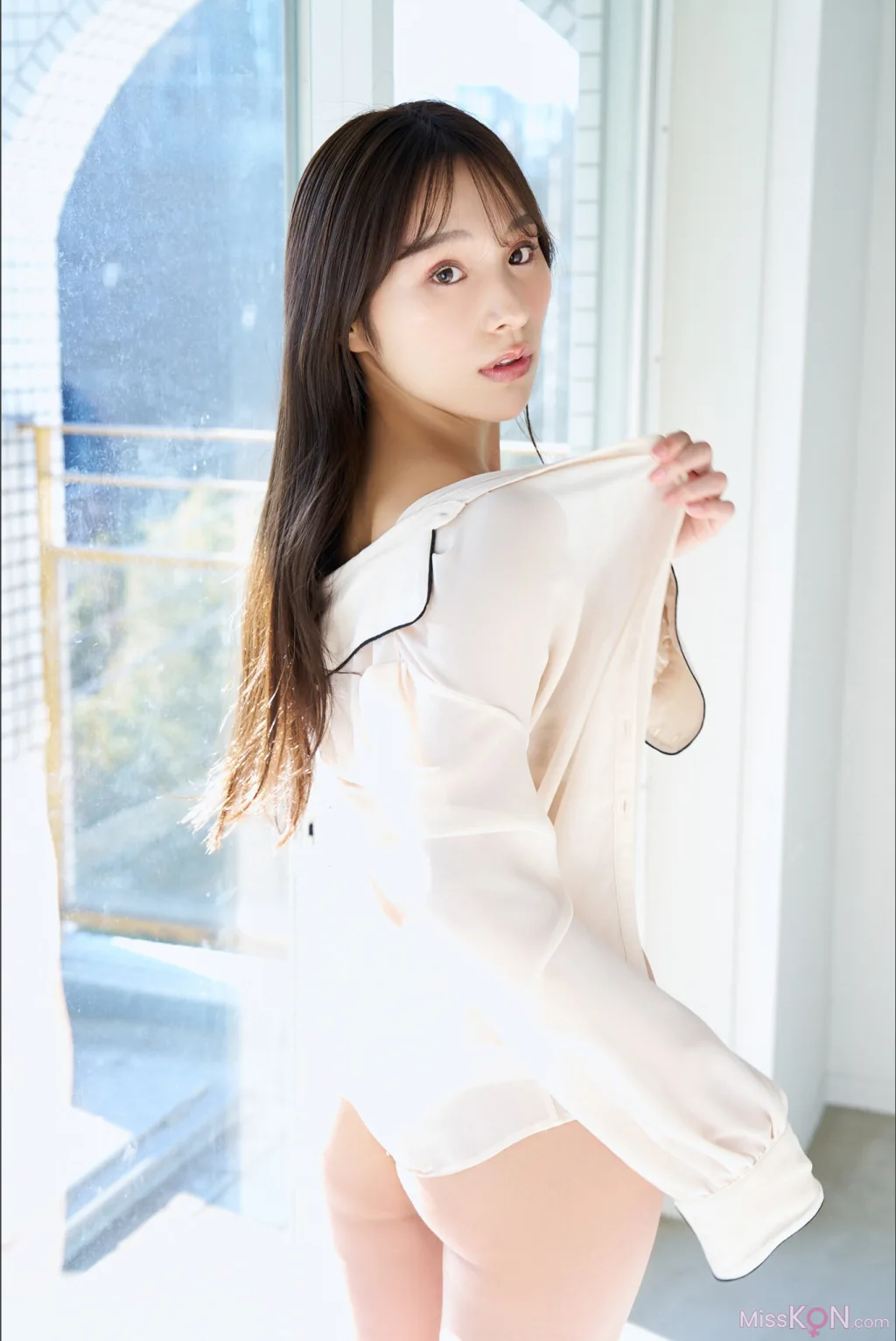 [JP] Ayaka Hidaritomo (左伴彩佳): Ｌｅｆｔ　ｖｏｌ．１　ＦＲＩＤＡＹデジタル写真集 (36 photos) – Page 2