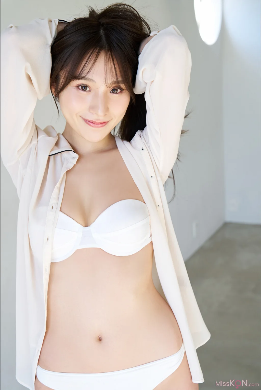 [JP] Ayaka Hidaritomo (左伴彩佳): Ｌｅｆｔ　ｖｏｌ．１　ＦＲＩＤＡＹデジタル写真集 (36 photos) – Page 2