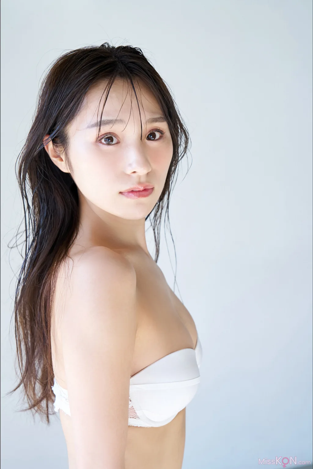 [JP] Ayaka Hidaritomo (左伴彩佳): Ｌｅｆｔ　ｖｏｌ．１　ＦＲＩＤＡＹデジタル写真集 (36 photos) – Page 2