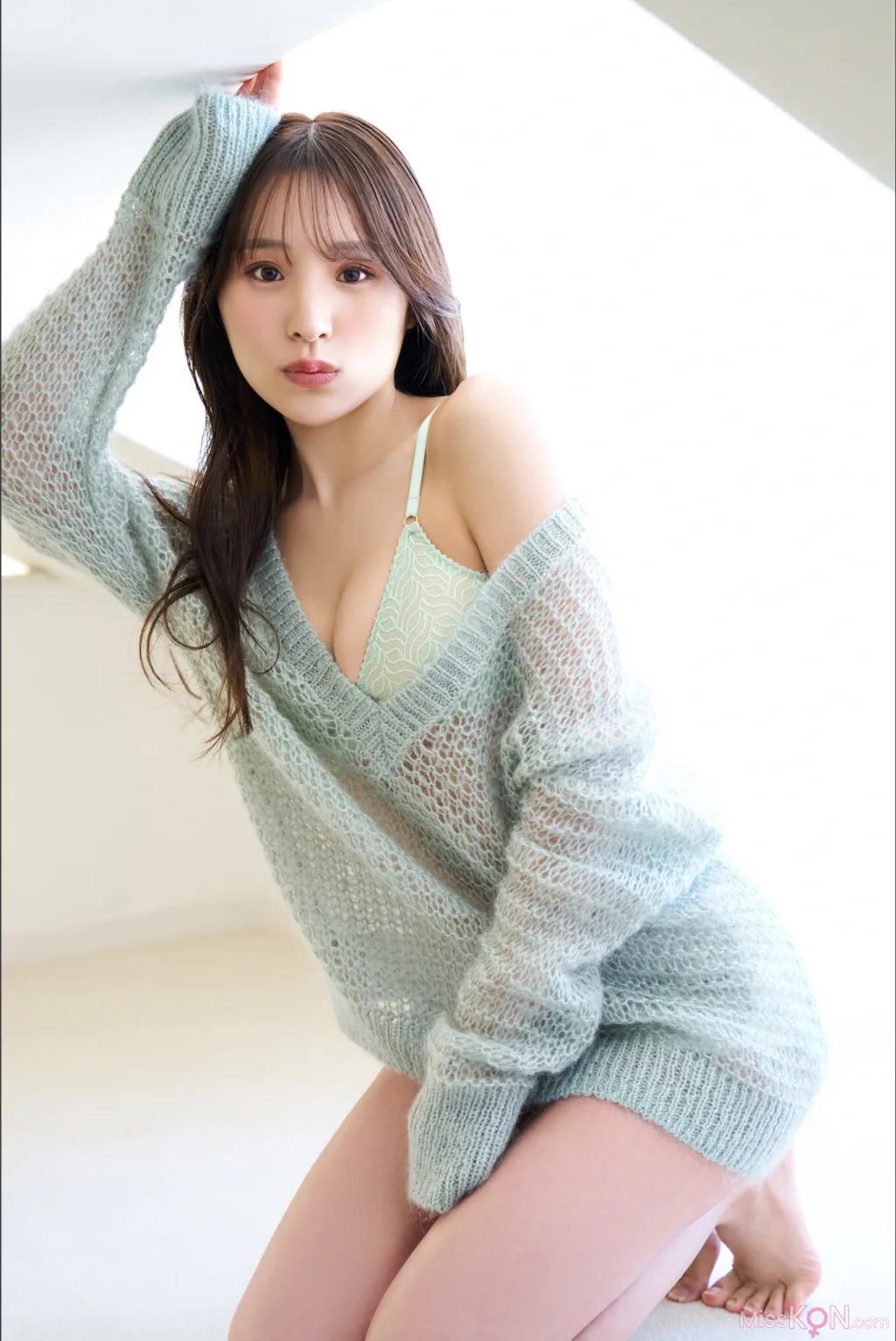 [JP] Ayaka Hidaritomo (左伴彩佳): Ｌｅｆｔ　ｖｏｌ．２　１００ページ豪華版　ＦＲＩＤＡＹデジタル写真集 (78 photos)