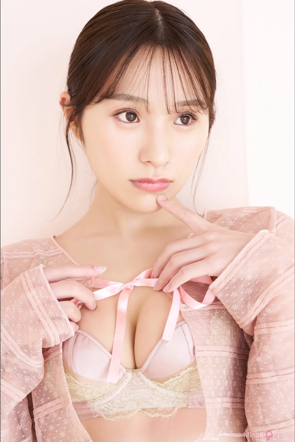 [JP] Ayaka Hidaritomo (左伴彩佳): Ｌｅｆｔ　ｖｏｌ．２　１００ページ豪華版　ＦＲＩＤＡＹデジタル写真集 (78 photos) – Page 2