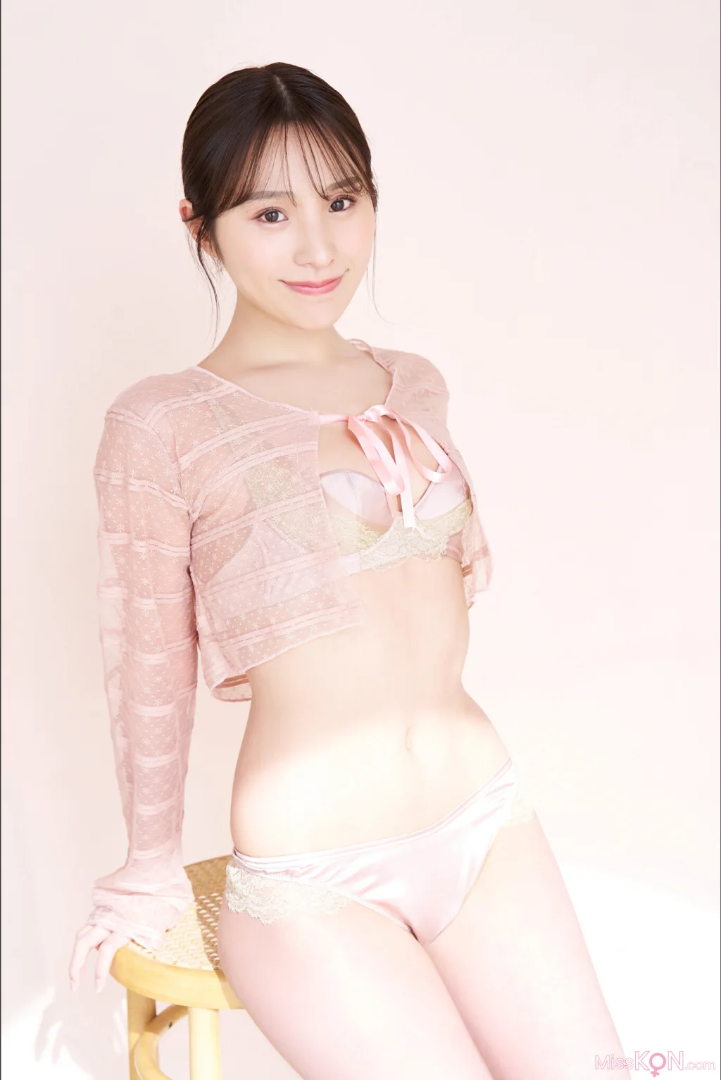 [JP] Ayaka Hidaritomo (左伴彩佳): Ｌｅｆｔ　ｖｏｌ．２　１００ページ豪華版　ＦＲＩＤＡＹデジタル写真集 (78 photos) – Page 2
