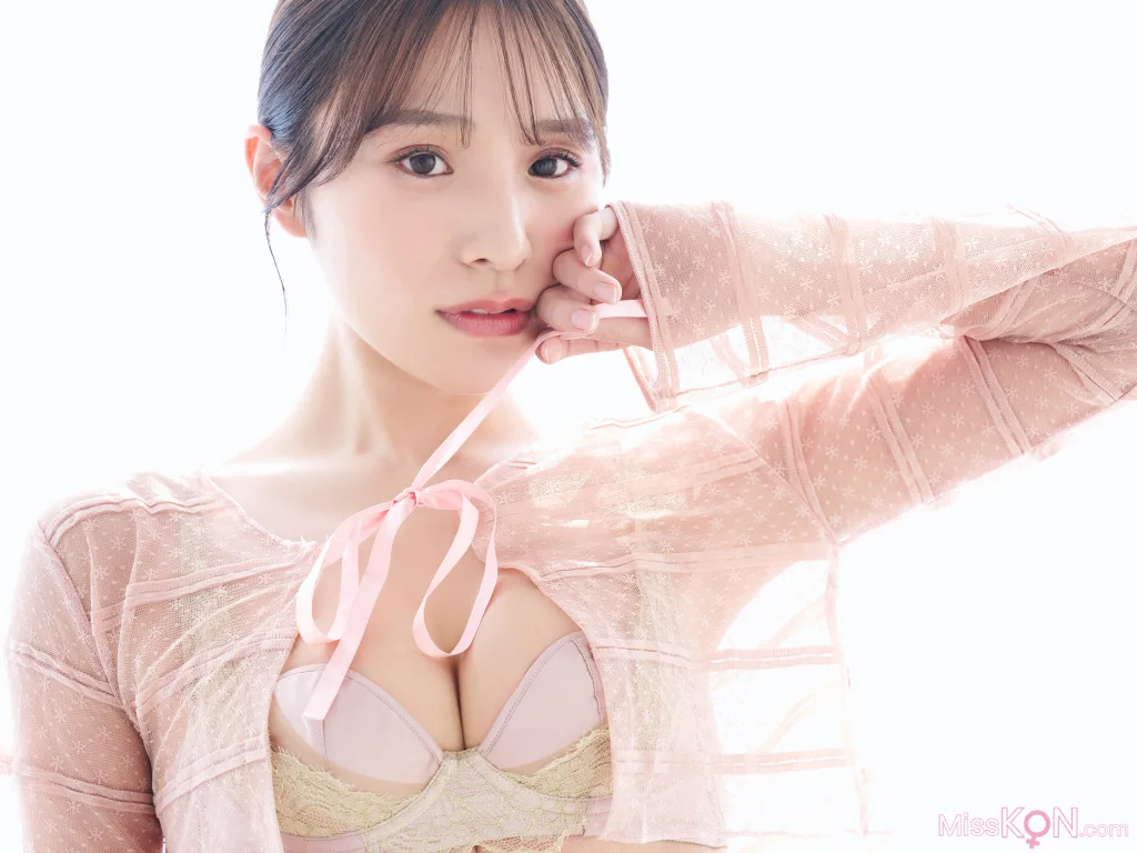 [JP] Ayaka Hidaritomo (左伴彩佳): Ｌｅｆｔ　ｖｏｌ．２　１００ページ豪華版　ＦＲＩＤＡＹデジタル写真集 (78 photos) – Page 2