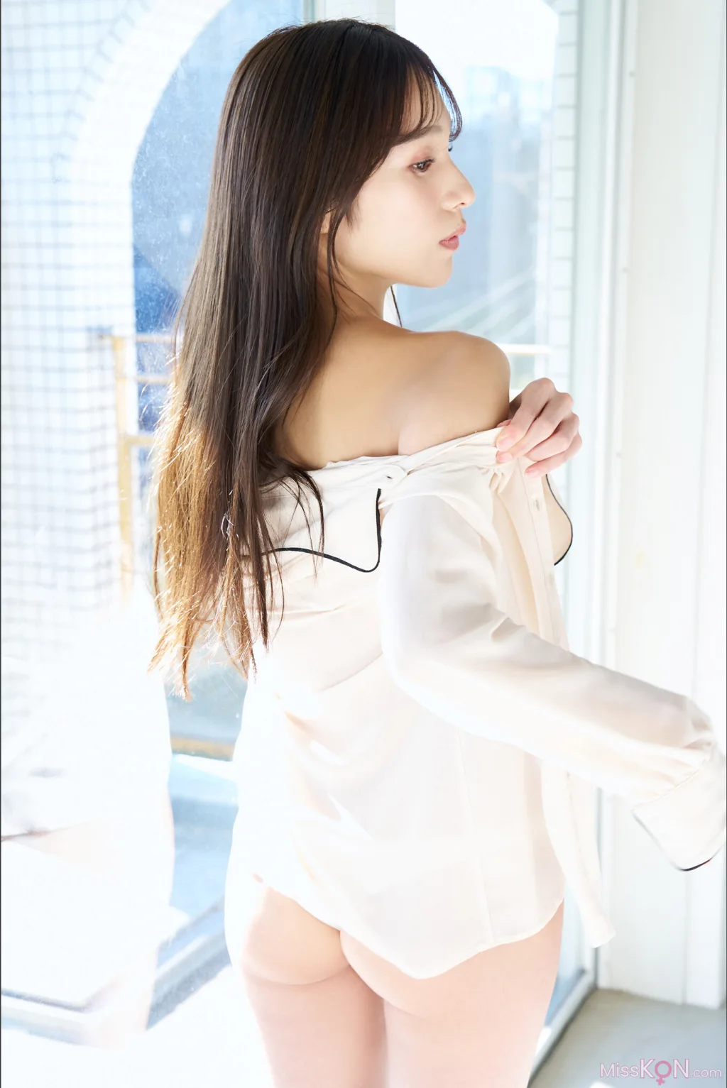 [JP] Ayaka Hidaritomo (左伴彩佳): Ｌｅｆｔ　ｖｏｌ．２　１００ページ豪華版　ＦＲＩＤＡＹデジタル写真集 (78 photos) – Page 3