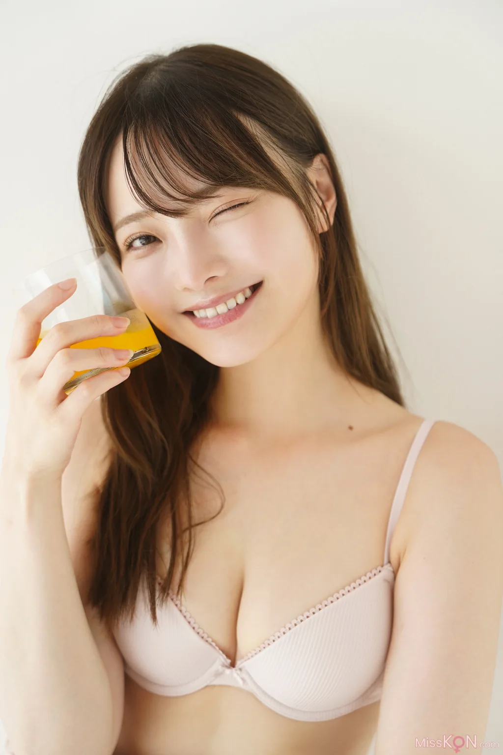 [JP] Himeka Araya (新谷姫加): 漫画アクションデジタル写真集 「Garden」 (48 photos)