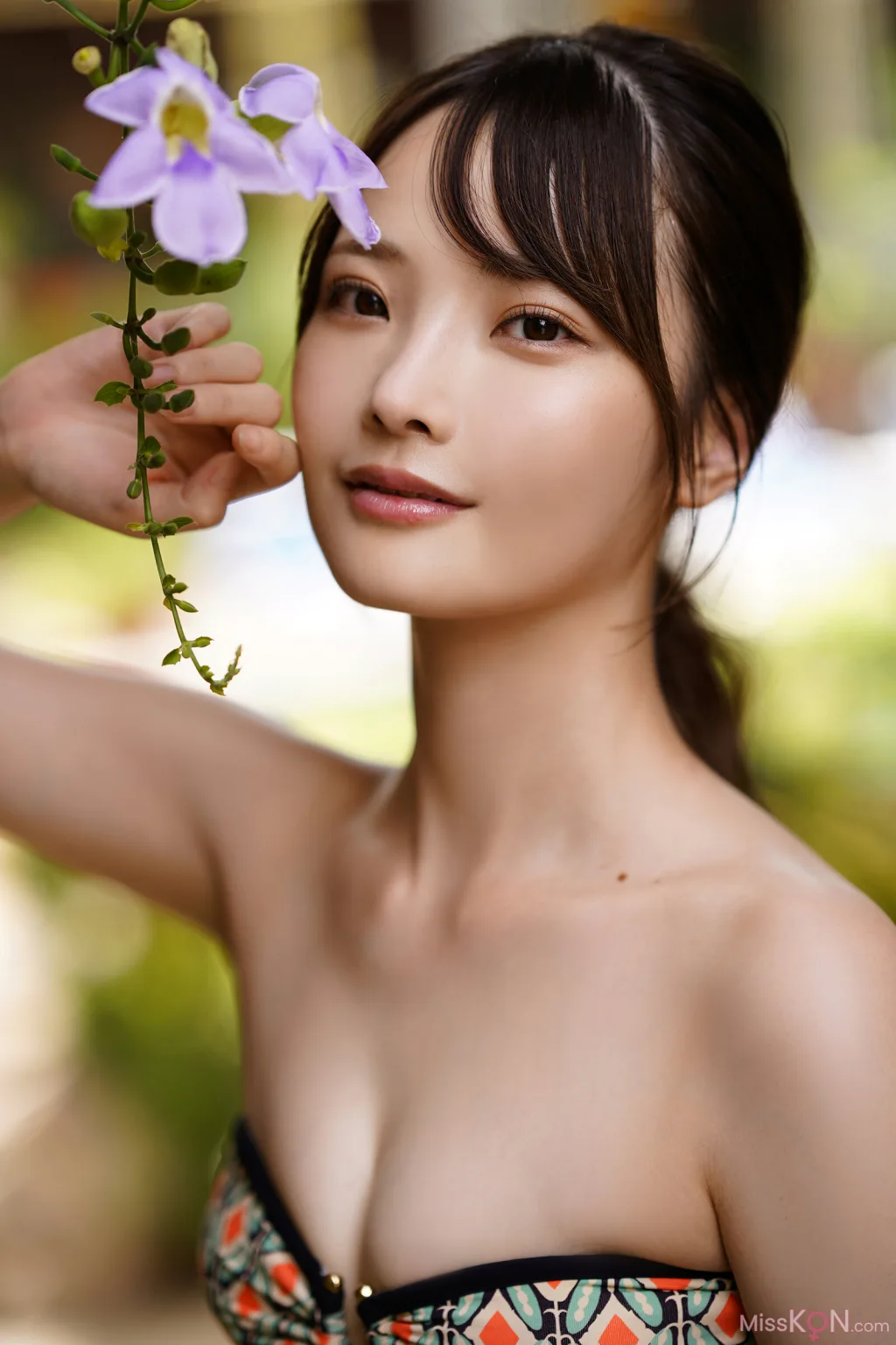 [JP] Himeka Araya (新谷姫加): 漫画アクションデジタル写真集 「Garden」 (48 photos) – Page 2