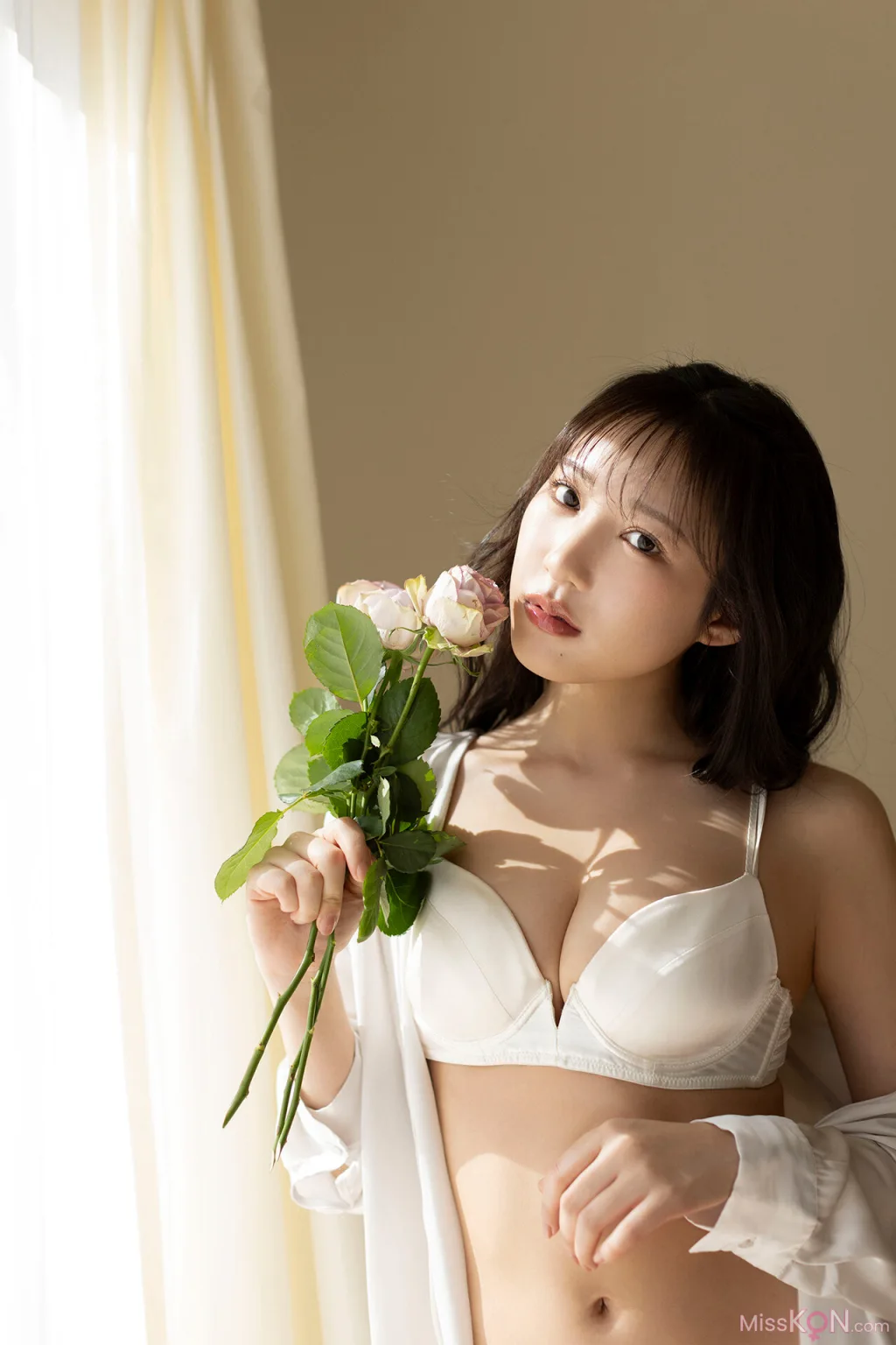[JP] Yokono Sumire (横野すみれ): FLASHデジタル写真集 どこ見てるの？ (67 photos)