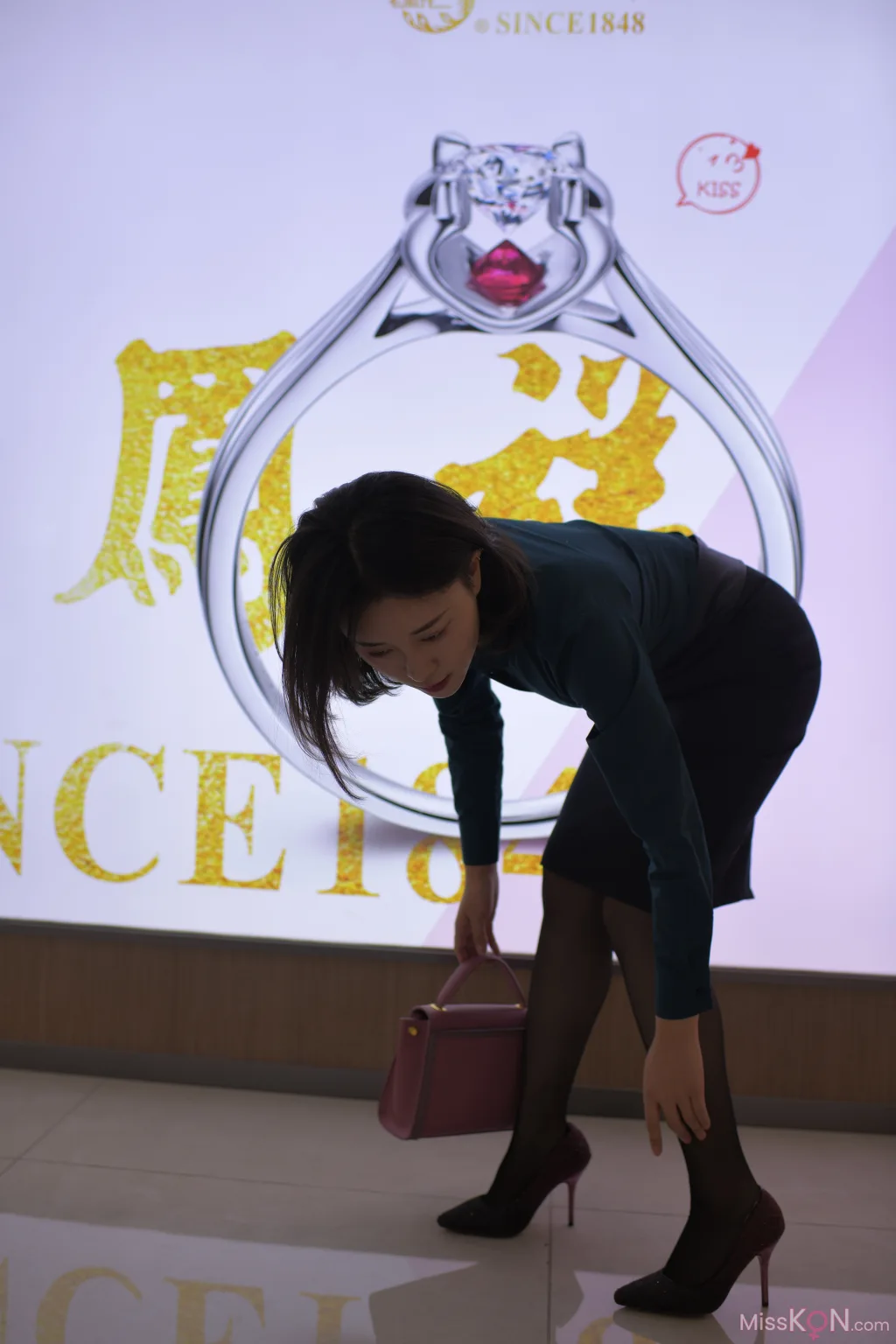 [精选街拍作品] MJ-015: 一个人生活 丝袜 短裙 (427 photos + 3 videos)