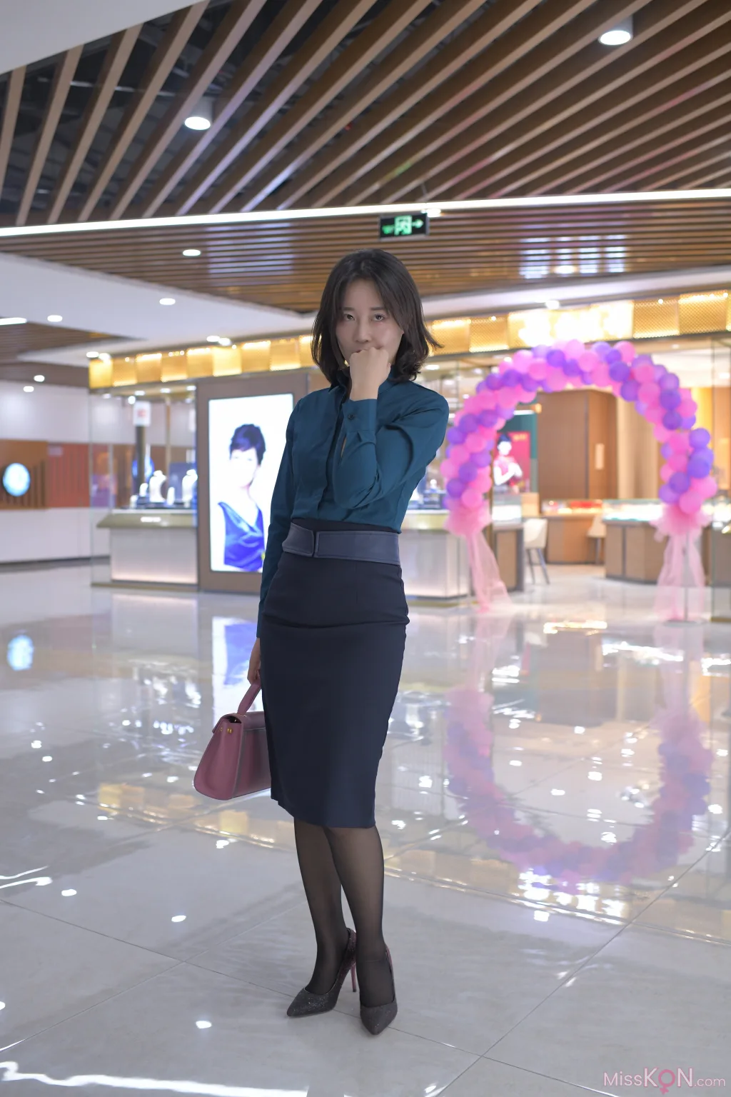 [精选街拍作品] MJ-015: 一个人生活 丝袜 短裙 (427 photos + 3 videos)