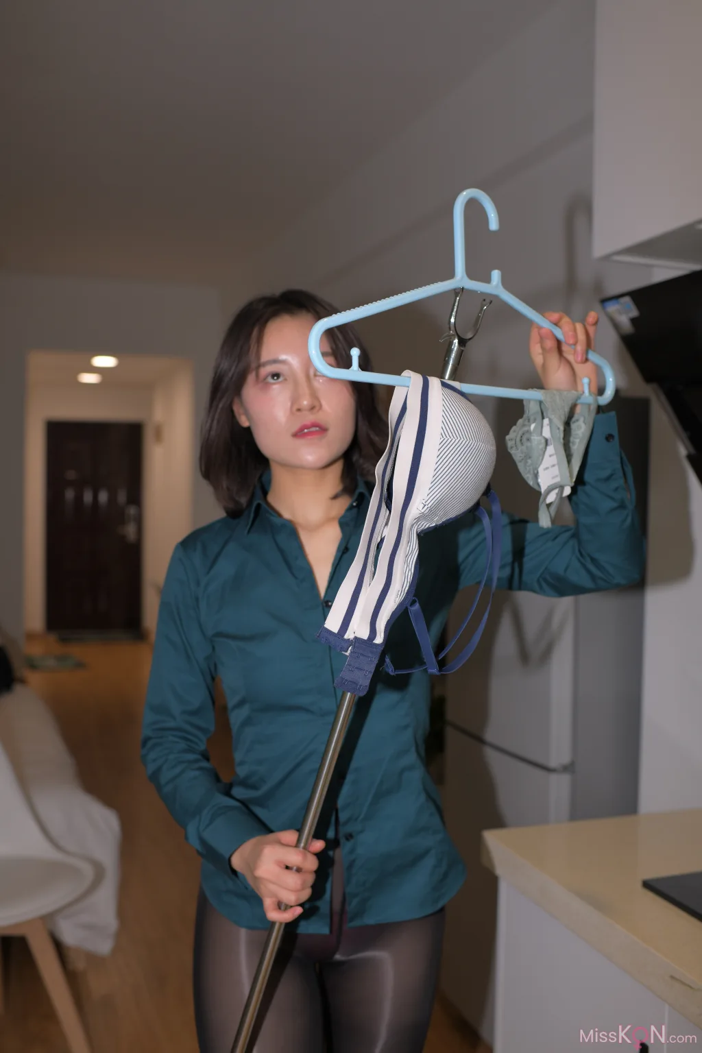 [精选街拍作品] MJ-015: 一个人生活 丝袜 短裙 (427 photos + 3 videos) – Page 4