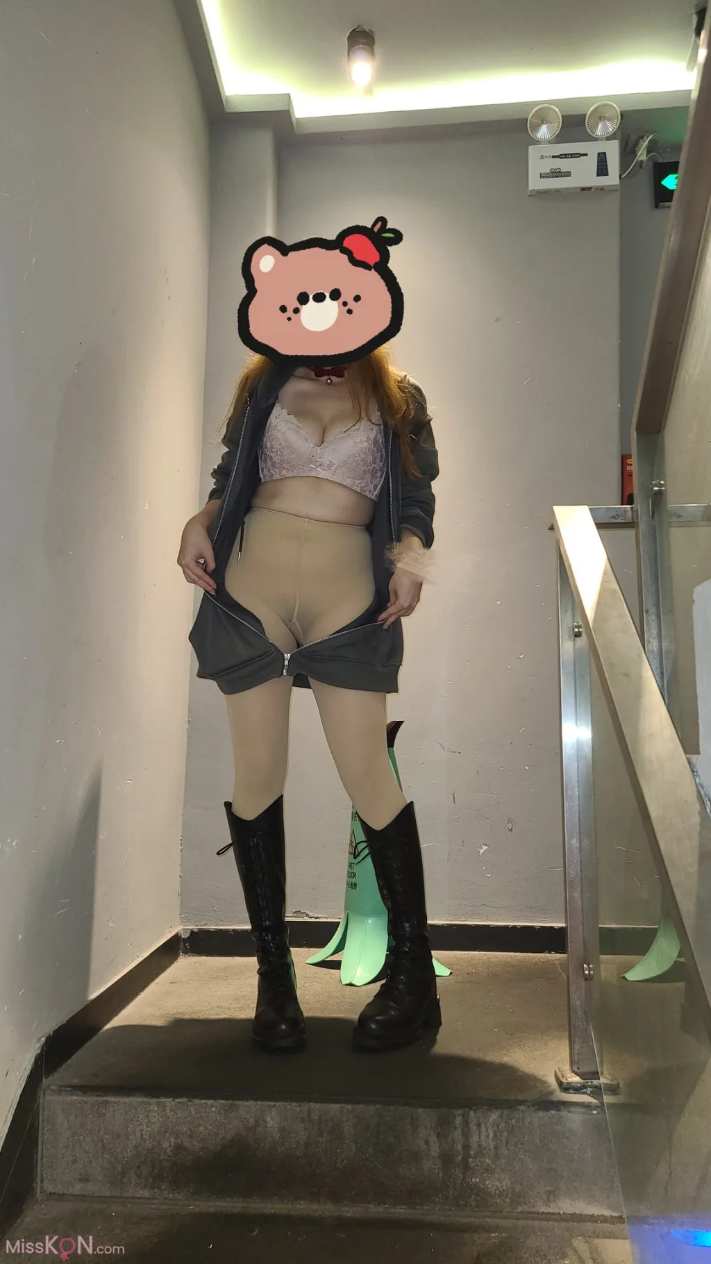 蹲蹲王(dundunyiyayo): 户外露出福利姬 蹲蹲王奇遇记 (86 photos + 14 videos)