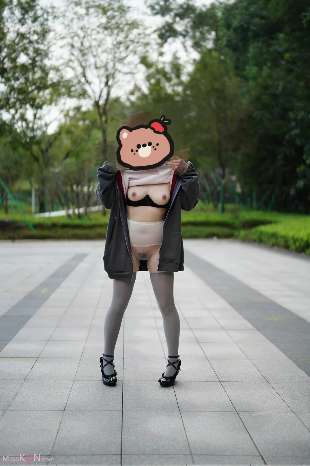 蹲蹲王(dundunyiyayo): 户外露出福利姬 蹲蹲王奇遇记 (86 photos + 14 videos) – Page 3