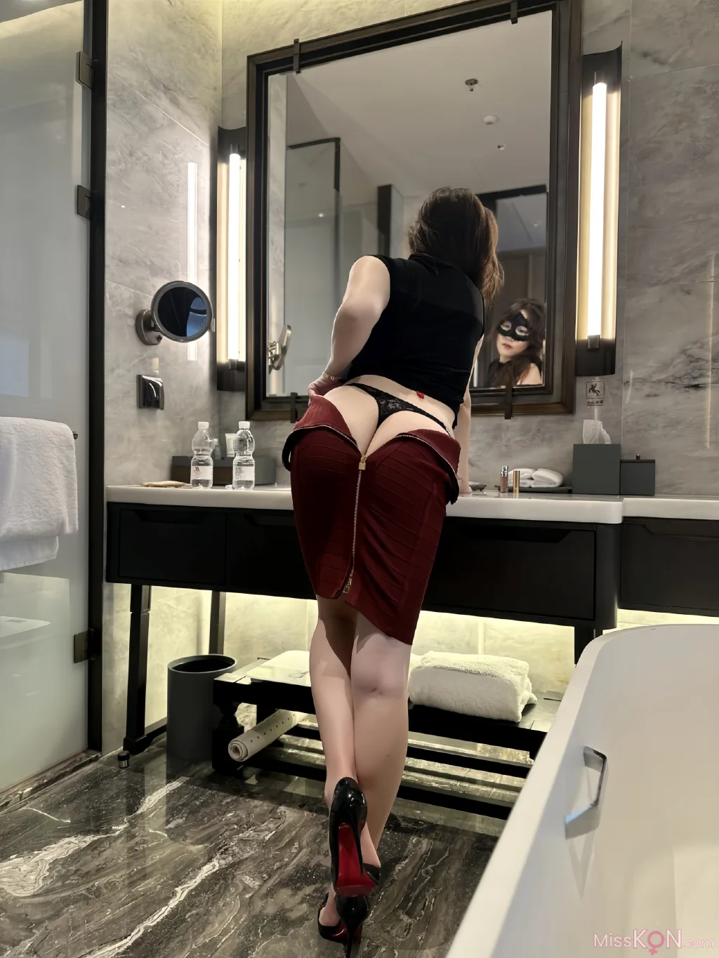 可可西yyy: 蒙面女侠红色包臀裙 (48 photos + 3 videos)