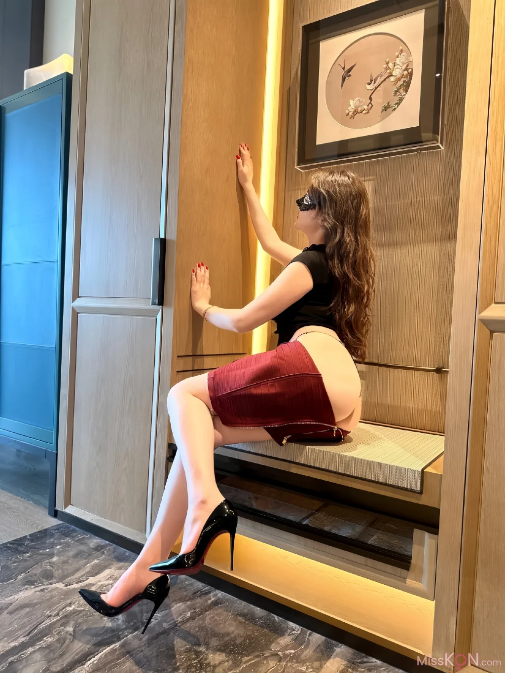 可可西yyy: 蒙面女侠红色包臀裙 (48 photos + 3 videos) – Page 2