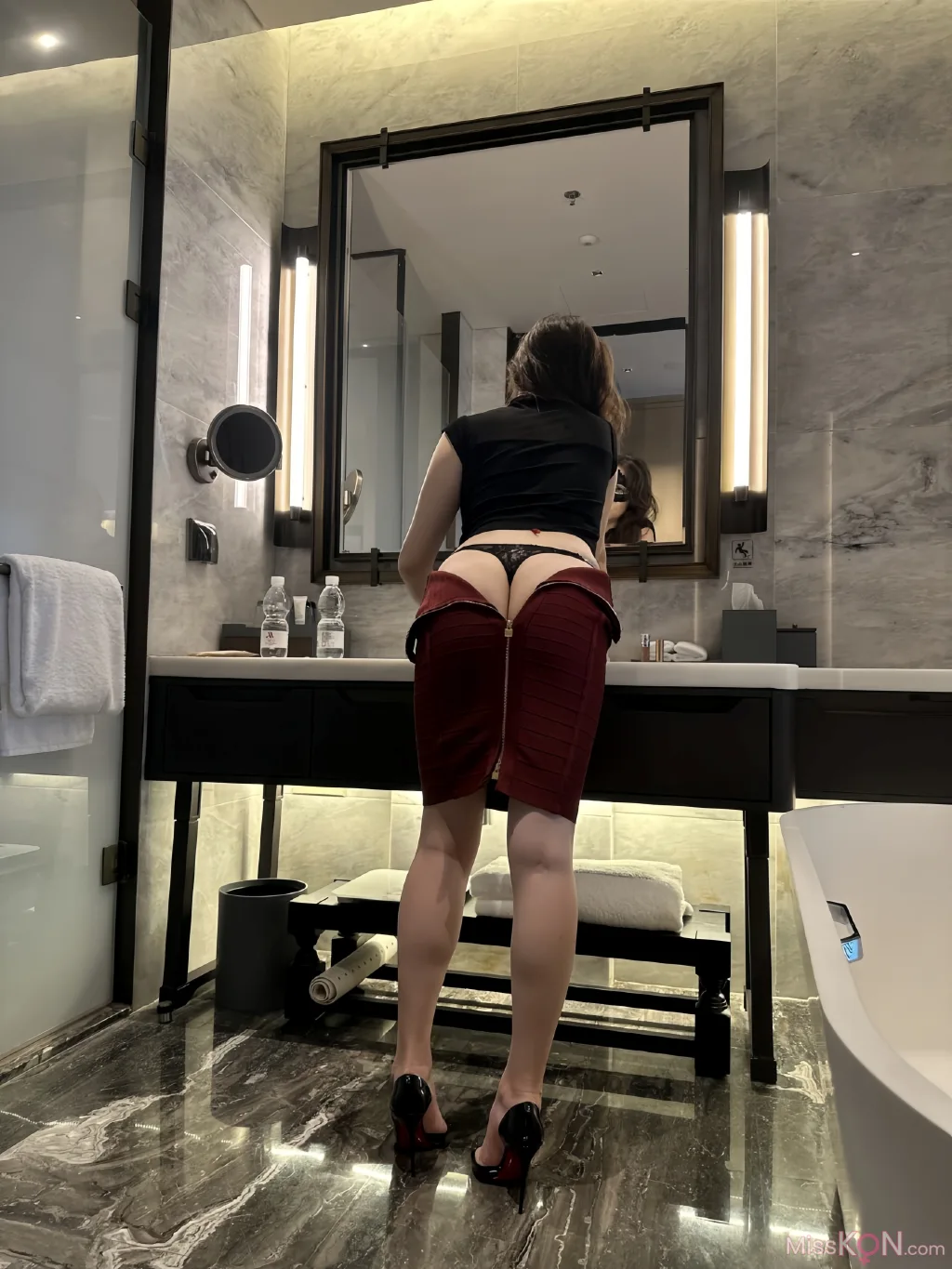 可可西yyy: 蒙面女侠红色包臀裙 (48 photos + 3 videos) – Page 3