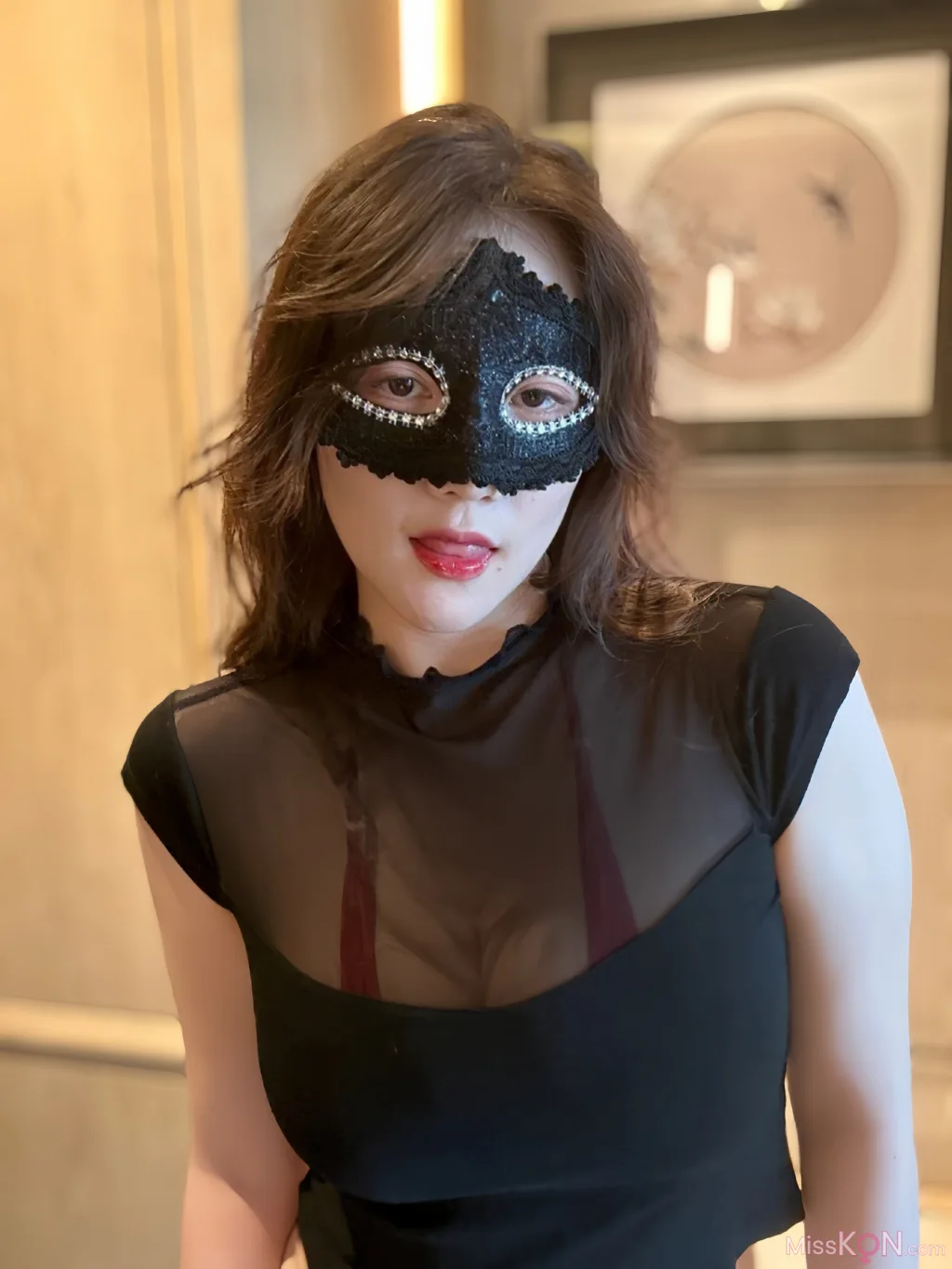 可可西yyy: 蒙面女侠红色包臀裙 (48 photos + 3 videos) – Page 3