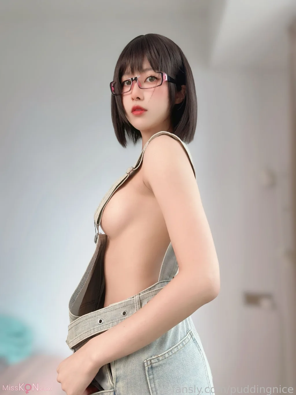 Coser@布丁大法 (Pudding Dafa): 色气背带裤 (26 photos + 6 videos)