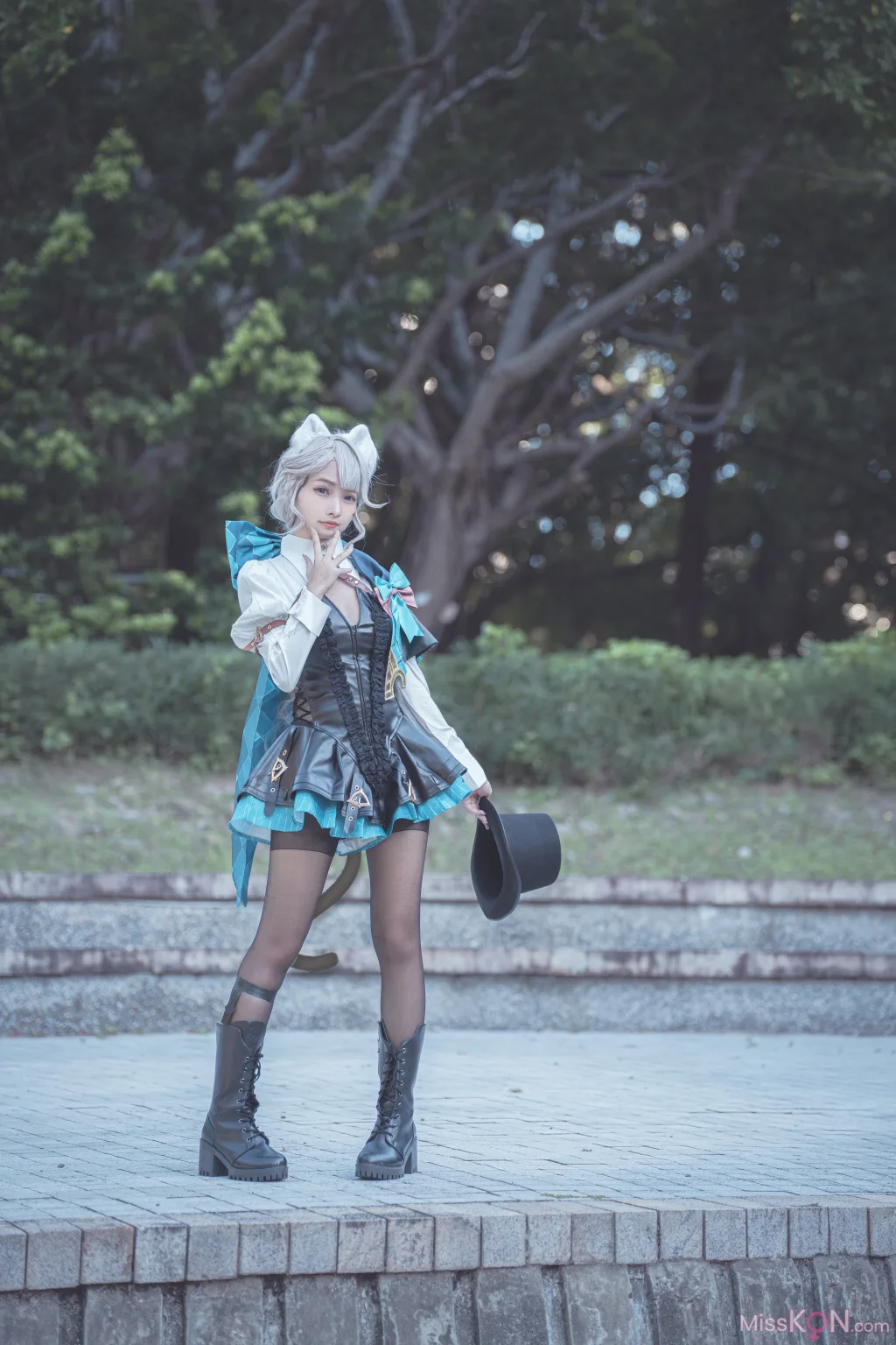 Coser@慕慕Momo: 原神 Genshin 琳妮特的色情魔術 室外 (34 photos)
