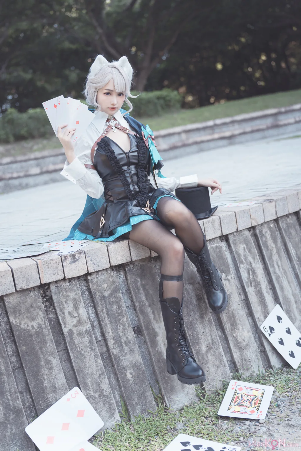 Coser@慕慕Momo: 原神 Genshin 琳妮特的色情魔術 室外 (34 photos)