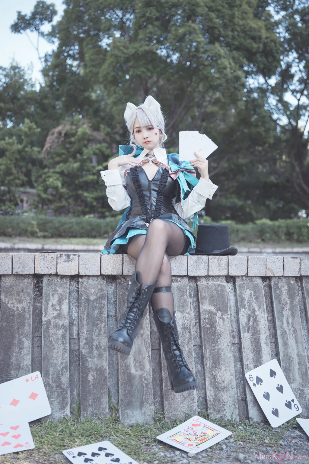 Coser@慕慕Momo: 原神 Genshin 琳妮特的色情魔術 室外 (34 photos)