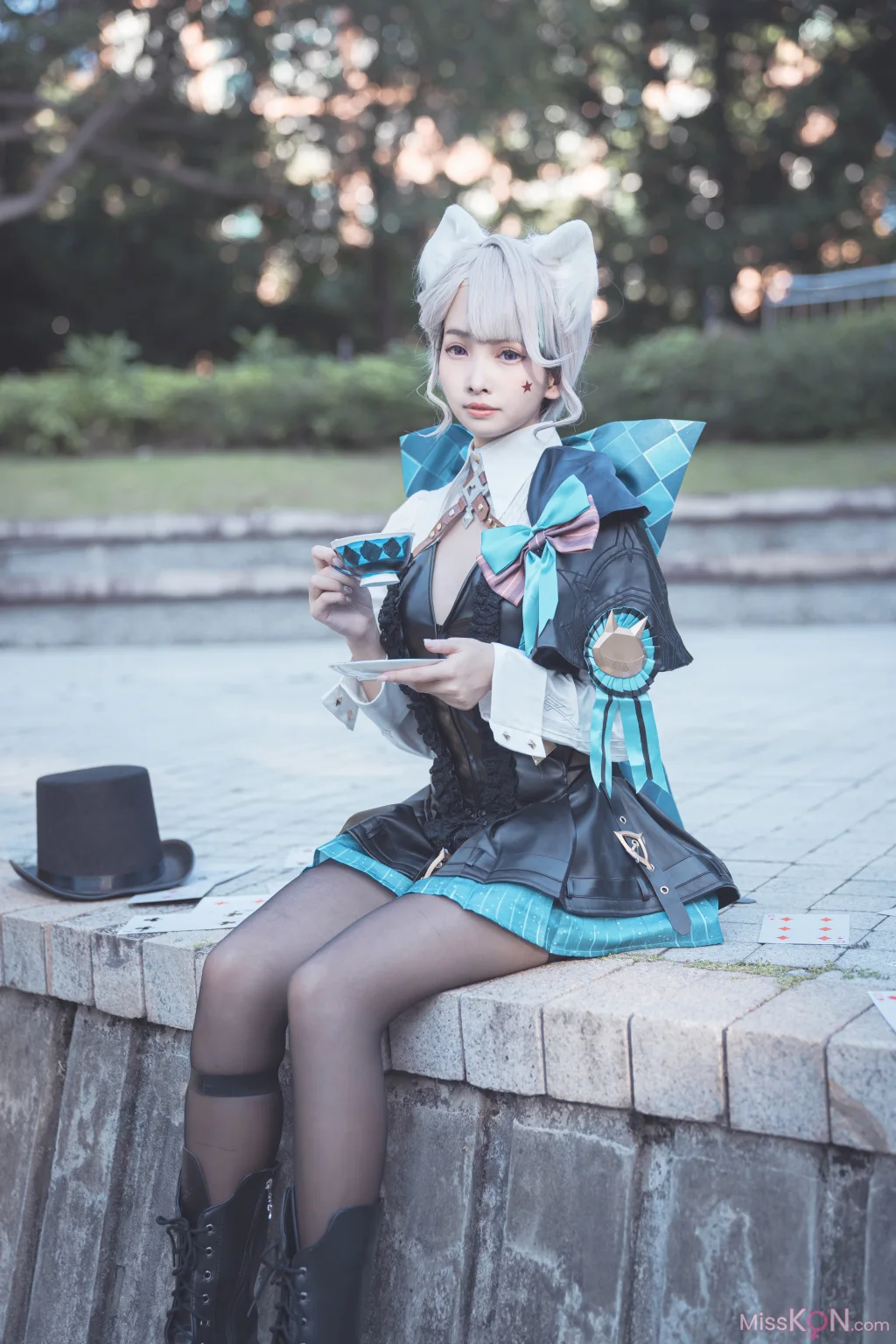 Coser@慕慕Momo: 原神 Genshin 琳妮特的色情魔術 室外 (34 photos)