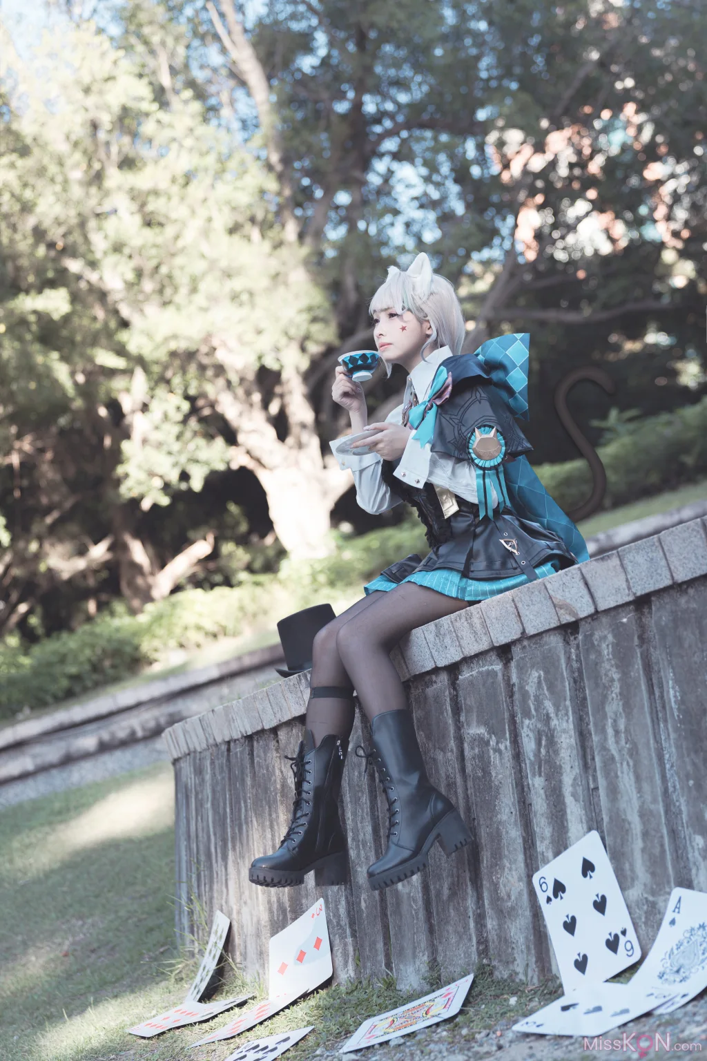 Coser@慕慕Momo: 原神 Genshin 琳妮特的色情魔術 室外 (34 photos)