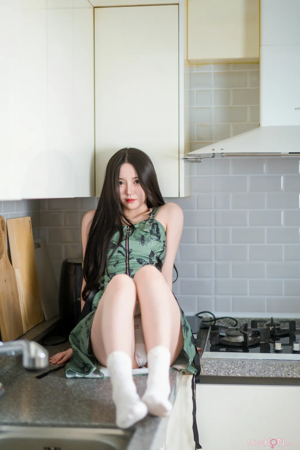 Yeolmu: Pose On The Stairs And The Sink (41 photos)