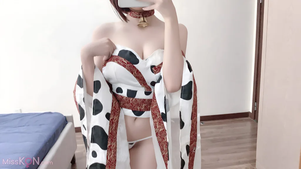 Coser@瓦斯塔亚小龙虾: 牛牛自拍包 (45 photos + 3 videos)