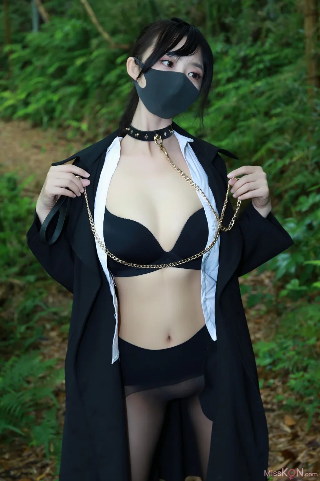 李佳: 黑百褶裙森林 (58 photos) – Page 3