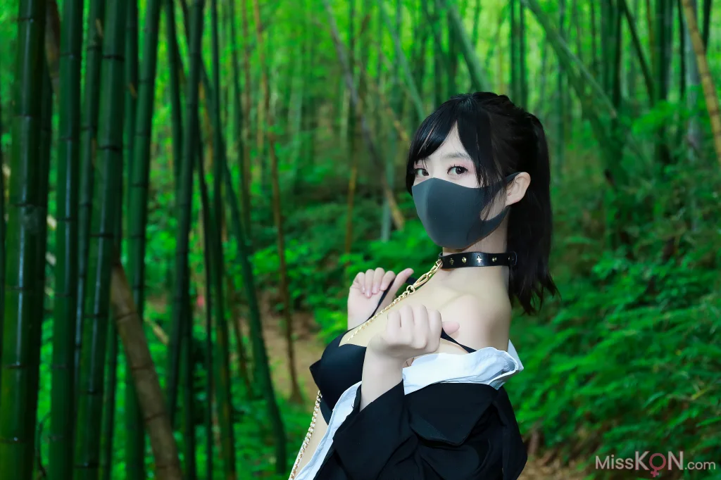 李佳: 黑百褶裙森林 (58 photos) – Page 3