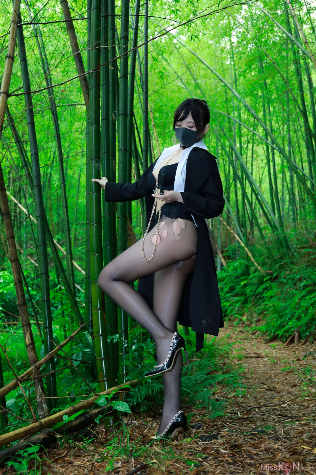 李佳: 黑百褶裙森林 (58 photos) – Page 3